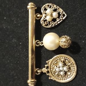 SALE WAS $32 NOW $18 VINTAGE 3 CHARM BROOCH WITH PEARLS AND FILIGREE BEADS